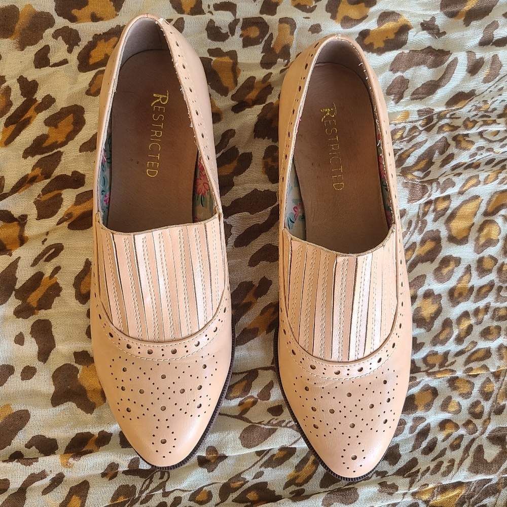 Beige stylish loafers